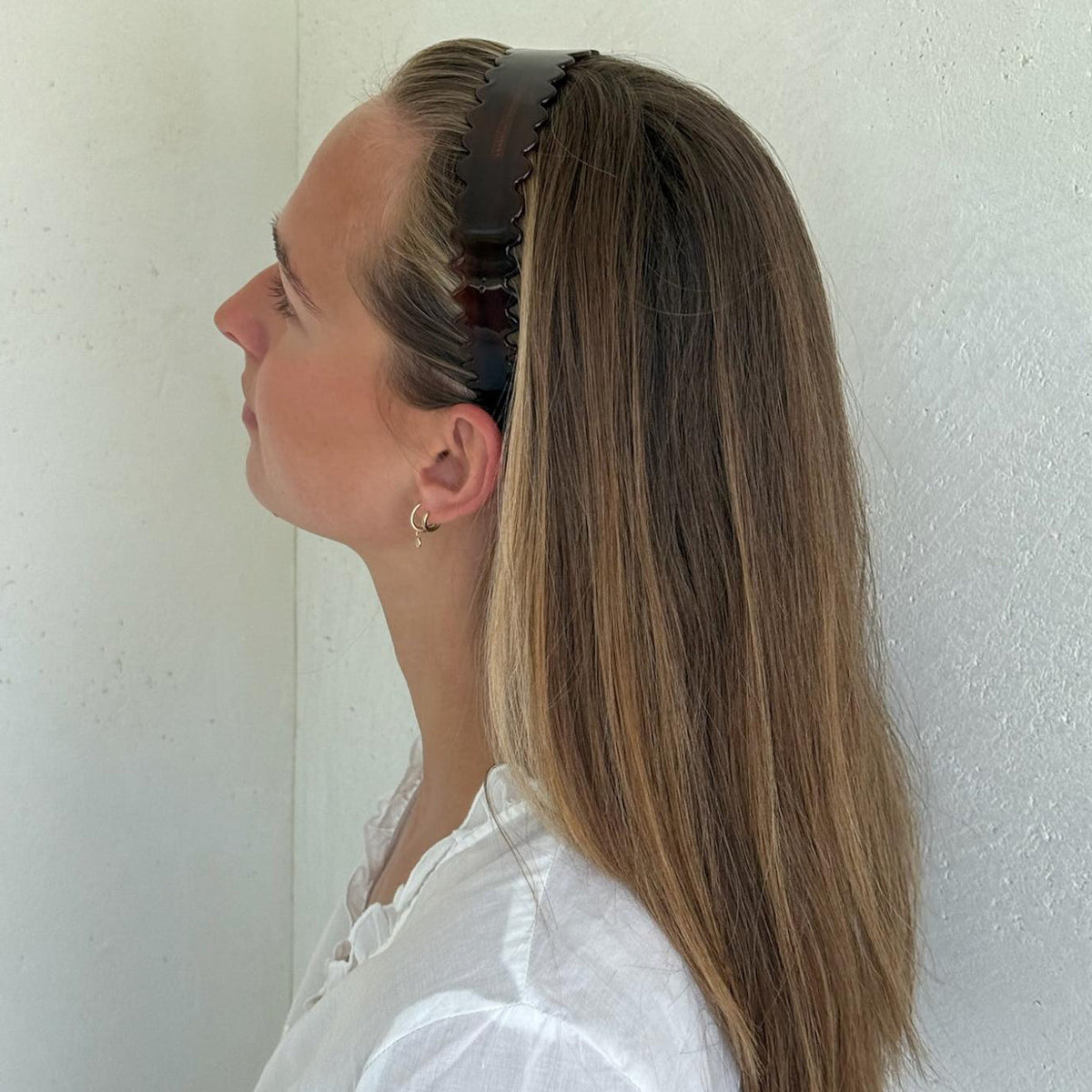 Model wearing Starlet Headband in Scalloped Amber in hair.