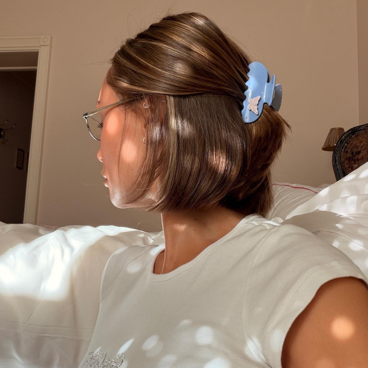 model wearing sweetheart clip in bluebell flutter in hair