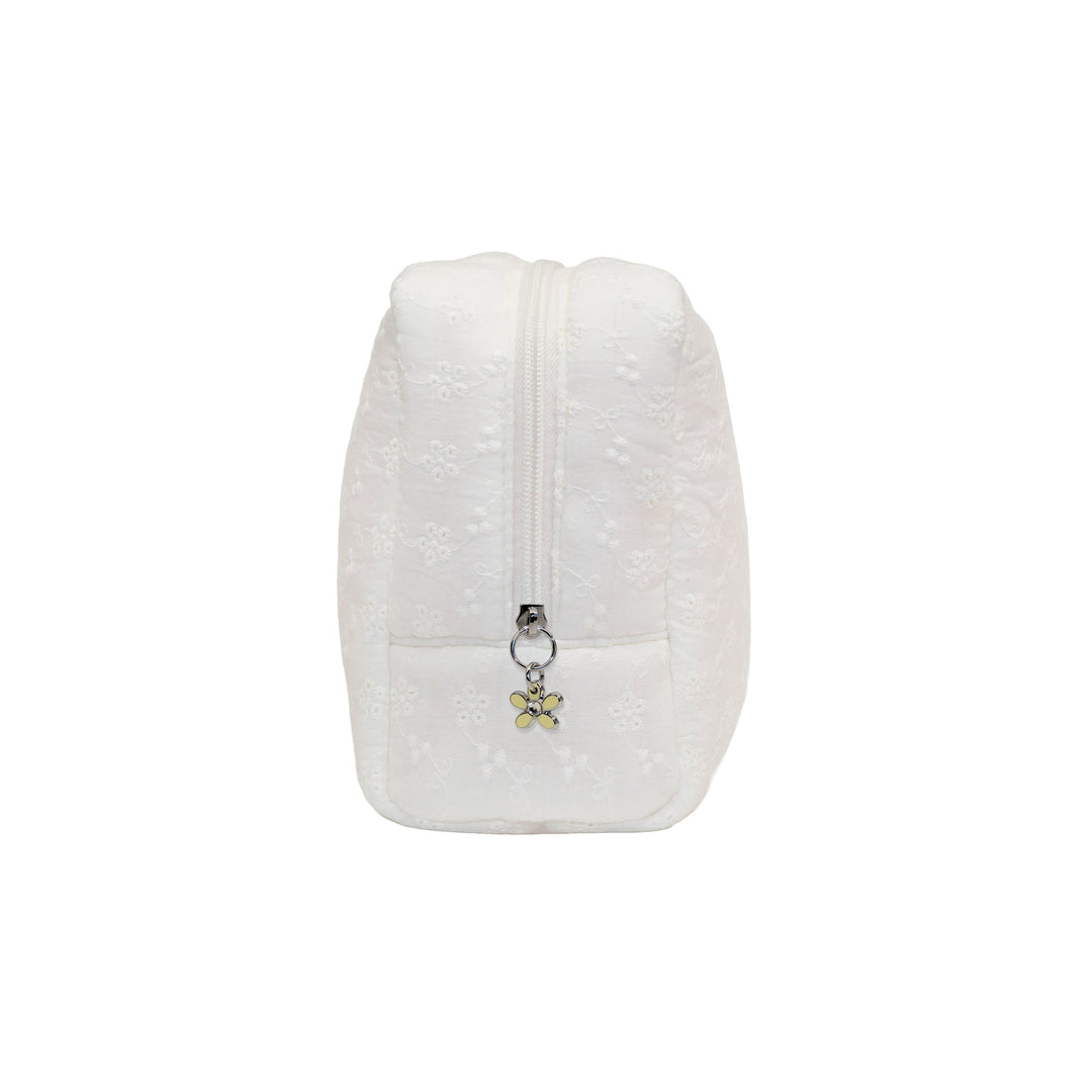 Eyelet Pouch in Blanc Daisy