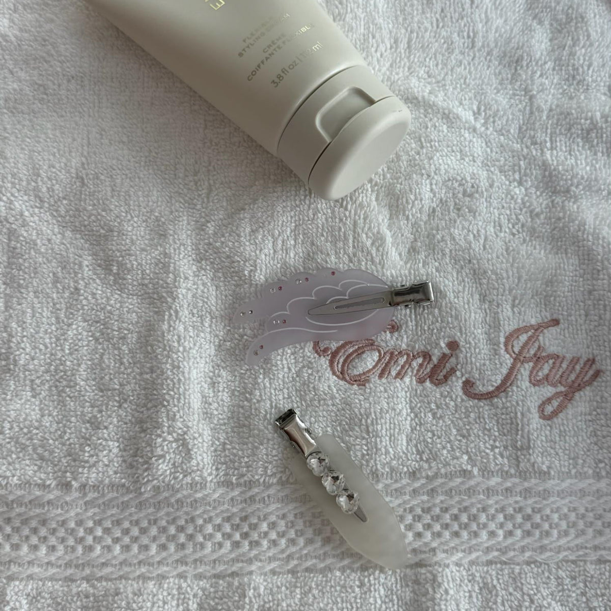 assorted emi jay popstar clips with angel hold on Emi Jay towel