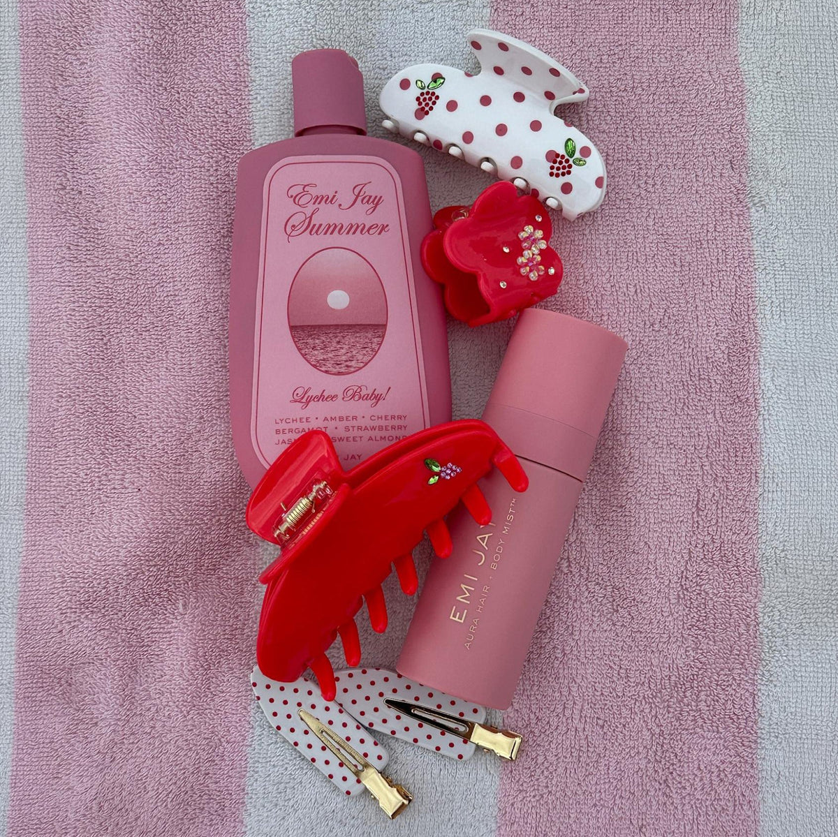Midi Blossom Clip in Sangria Bloom