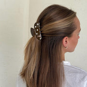 Model wearing Sweetheart Clip in Toasted Teddy in hair.